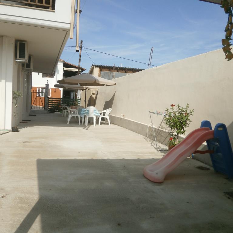 Daniela Apartments Nea Roda Exterior foto