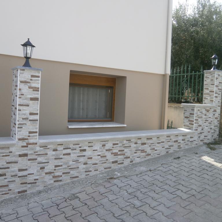 Daniela Apartments Nea Roda Exterior foto